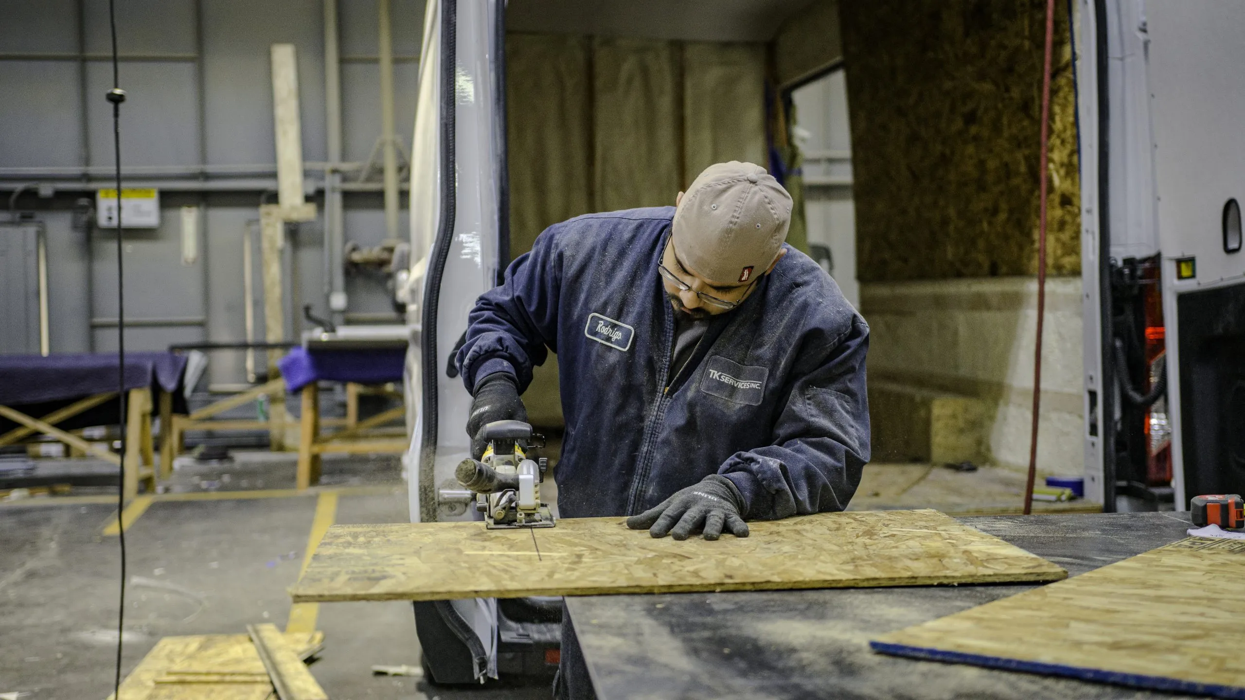 Permanent insulation coverage in a refrigerated van